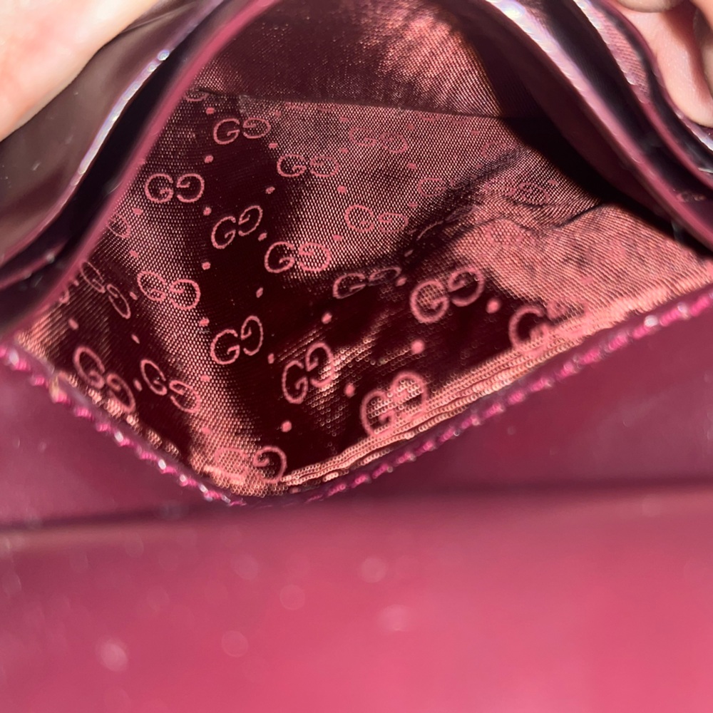 GUCCI RARE Vintage Kiss Lock Wallet in Burgundy Color - Picture 6 of 14